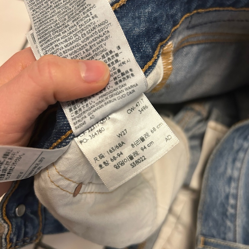 Levi’s 501 Jean Shorts - Picture 3 of 3